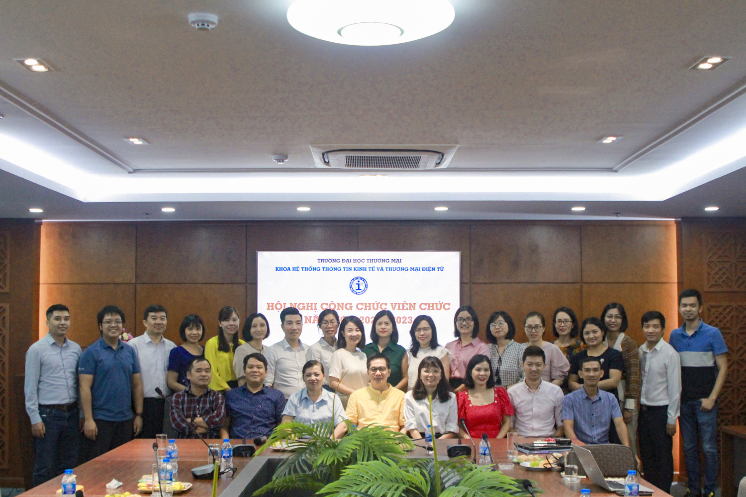 CH&Uacute;C MỪNG TH&Agrave;NH C&Ocirc;NG HỘI NGHỊ C&Aacute;N BỘ C&Ocirc;NG NH&Acirc;N VI&Ecirc;N CHỨC KHOA HTTT KINH TẾ V&Agrave; TMĐT NĂM HỌC 2021-2022