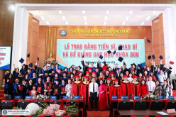 Lễ trao bằng tiến sĩ, thạc sĩ và bế giảng cao học khóa 30B