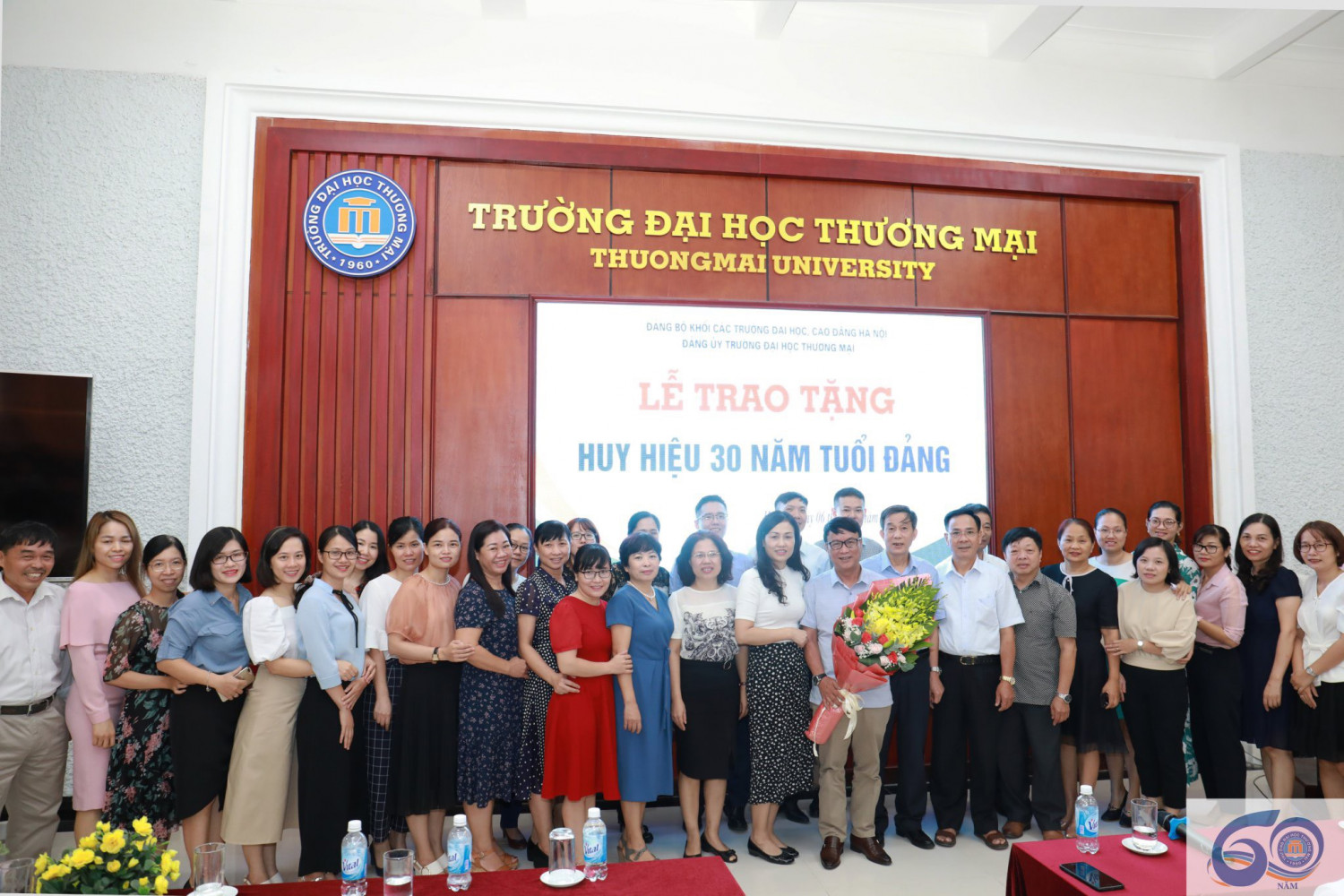 Lễ trao tặng Huy hiệu 30 năm tuổi Đảng